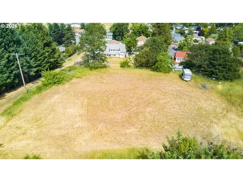 2240 NW Merle Avenue Roseburg OR 97471
