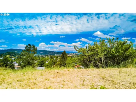 2240 NW Merle Avenue Roseburg OR 97471