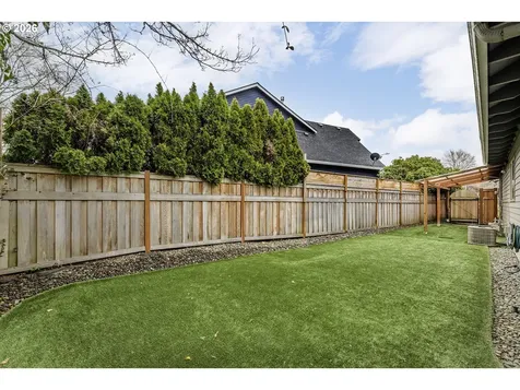 2484 NE Nicki Court Hillsboro OR 97124