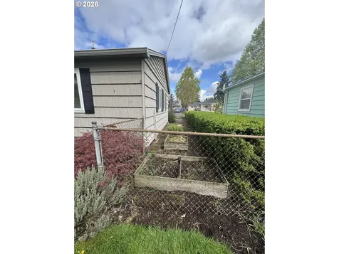10830 NE Hancock Street Portland OR 97220