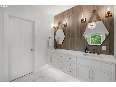 19428 35th Court Lake Oswego OR 97034