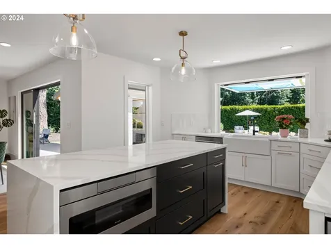 19428 35th Court Lake Oswego OR 97034