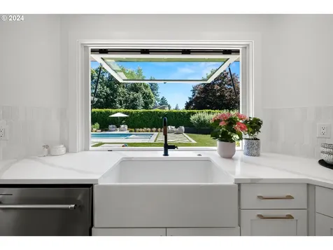 19428 35th Court Lake Oswego OR 97034