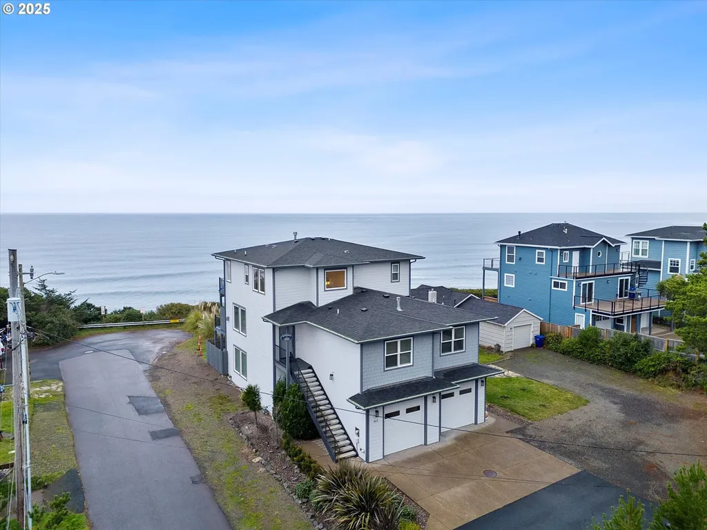 813 SW 9th Street Lincoln City OR 97367