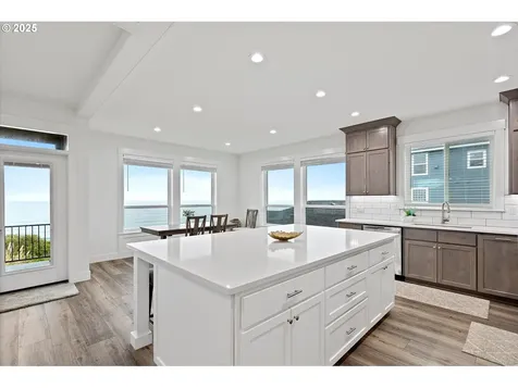 813 SW 9th Street Lincoln City OR 97367