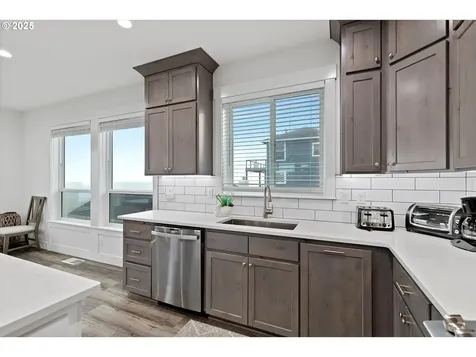813 SW 9th Street Lincoln City OR 97367