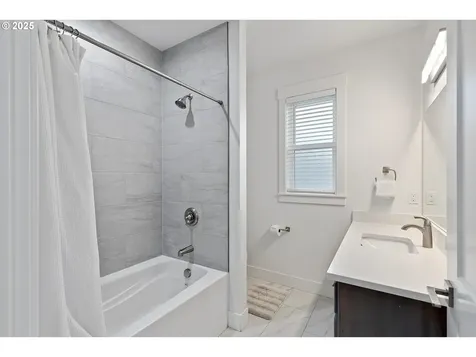 813 SW 9th Street Lincoln City OR 97367