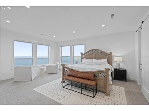 813 SW 9th Street Lincoln City OR 97367