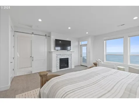 813 SW 9th Street Lincoln City OR 97367