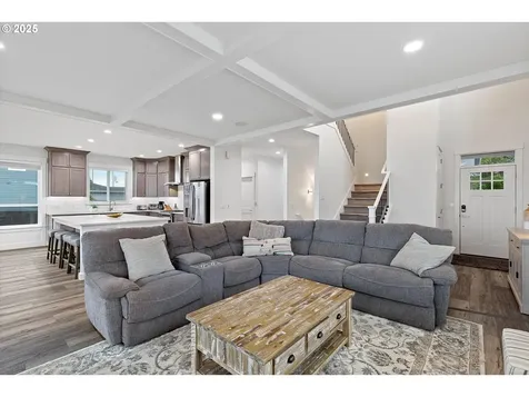 813 SW 9th Street Lincoln City OR 97367