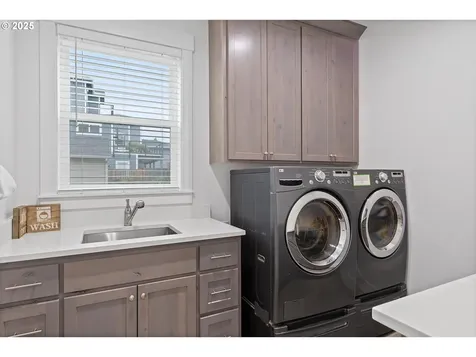 813 SW 9th Street Lincoln City OR 97367