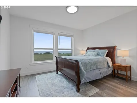 813 SW 9th Street Lincoln City OR 97367