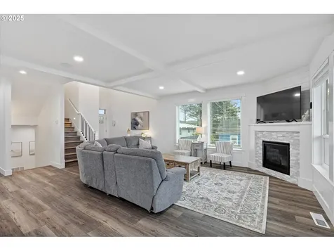 813 SW 9th Street Lincoln City OR 97367