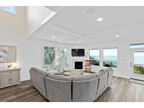 813 SW 9th Street Lincoln City OR 97367