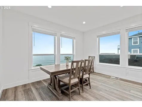 813 SW 9th Street Lincoln City OR 97367