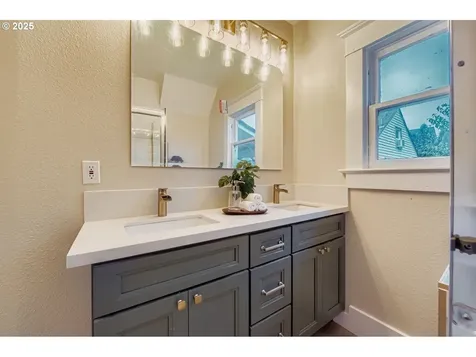 3015 SE Gladstone Street Portland OR 97202