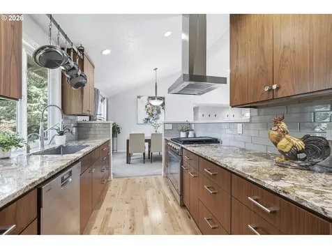 9824 SW Quail Post Road Portland OR 97219