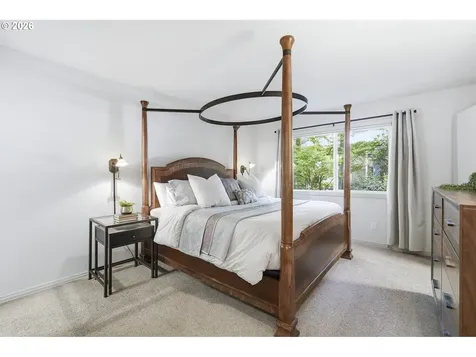 9824 SW Quail Post Road Portland OR 97219