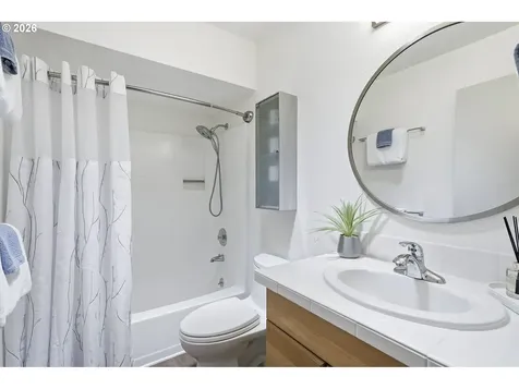 9824 SW Quail Post Road Portland OR 97219