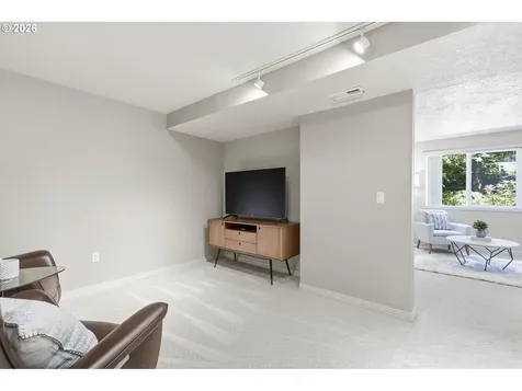 9824 SW Quail Post Road Portland OR 97219