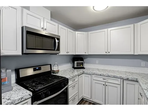 2462 W Jay Avenue Roseburg OR 97471