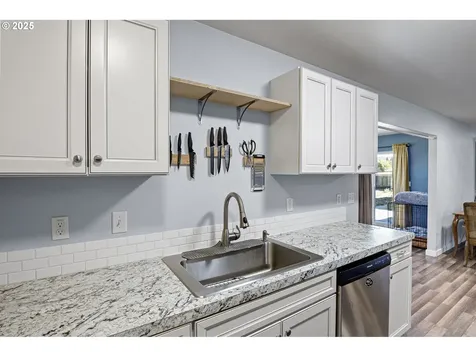 2462 W Jay Avenue Roseburg OR 97471