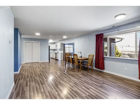 2462 W Jay Avenue Roseburg OR 97471