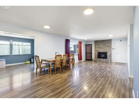 2462 W Jay Avenue Roseburg OR 97471
