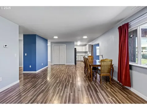 2462 W Jay Avenue Roseburg OR 97471