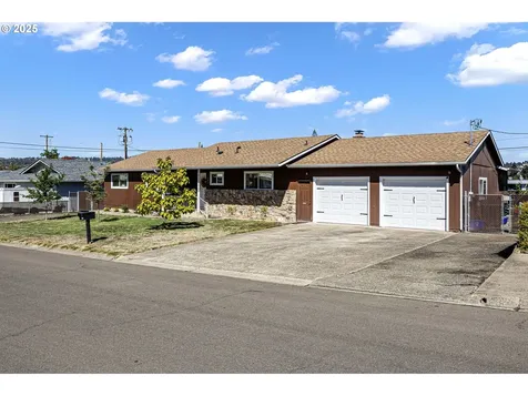 2462 W Jay Avenue Roseburg OR 97471