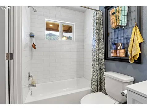 2462 W Jay Avenue Roseburg OR 97471