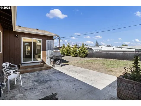 2462 W Jay Avenue Roseburg OR 97471