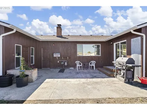 2462 W Jay Avenue Roseburg OR 97471