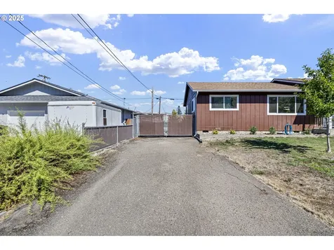 2462 W Jay Avenue Roseburg OR 97471