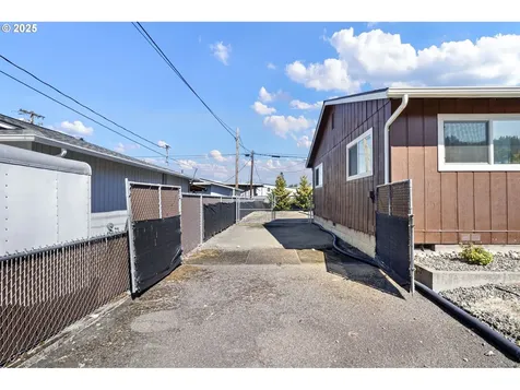 2462 W Jay Avenue Roseburg OR 97471
