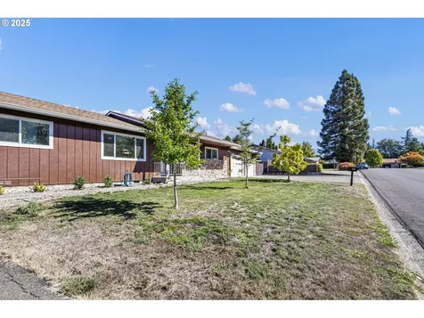 2462 W Jay Avenue Roseburg OR 97471