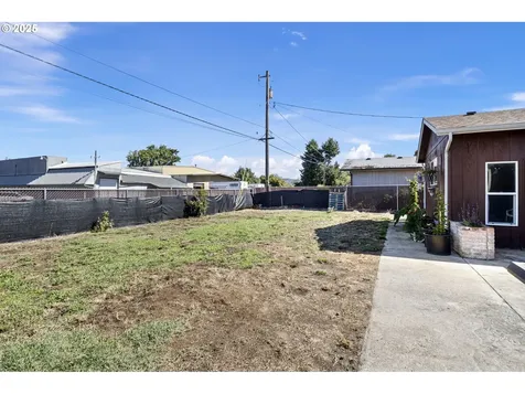 2462 W Jay Avenue Roseburg OR 97471