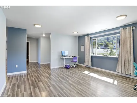 2462 W Jay Avenue Roseburg OR 97471