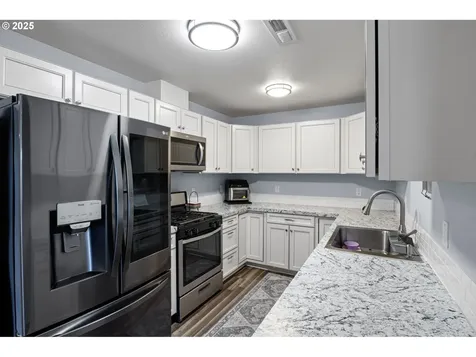 2462 W Jay Avenue Roseburg OR 97471