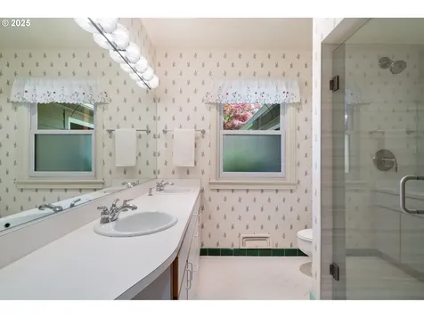 7865 SW Broadmoor Terrace Portland OR 97225
