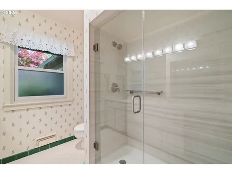 7865 SW Broadmoor Terrace Portland OR 97225
