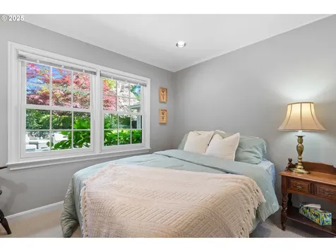 7865 SW Broadmoor Terrace Portland OR 97225