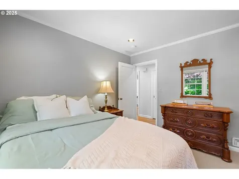 7865 SW Broadmoor Terrace Portland OR 97225