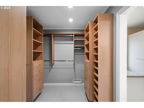 7865 SW Broadmoor Terrace Portland OR 97225