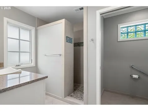 7865 SW Broadmoor Terrace Portland OR 97225