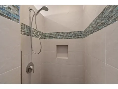 7865 SW Broadmoor Terrace Portland OR 97225