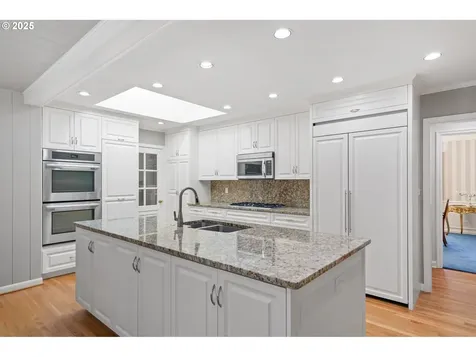 7865 SW Broadmoor Terrace Portland OR 97225