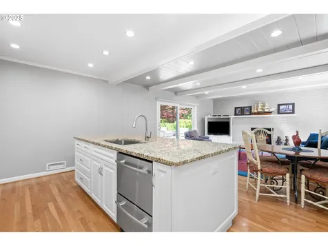 7865 SW Broadmoor Terrace Portland OR 97225