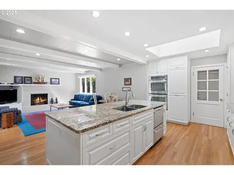 7865 SW Broadmoor Terrace Portland OR 97225