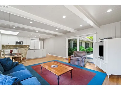 7865 SW Broadmoor Terrace Portland OR 97225
